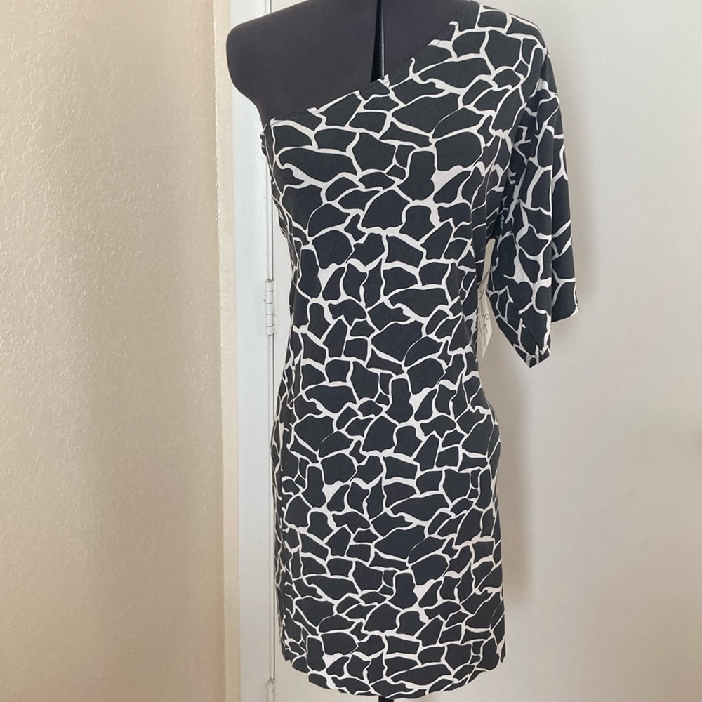 Amber Glo designs gray printed stretch knit one shoulder mini dress. Sz XS.